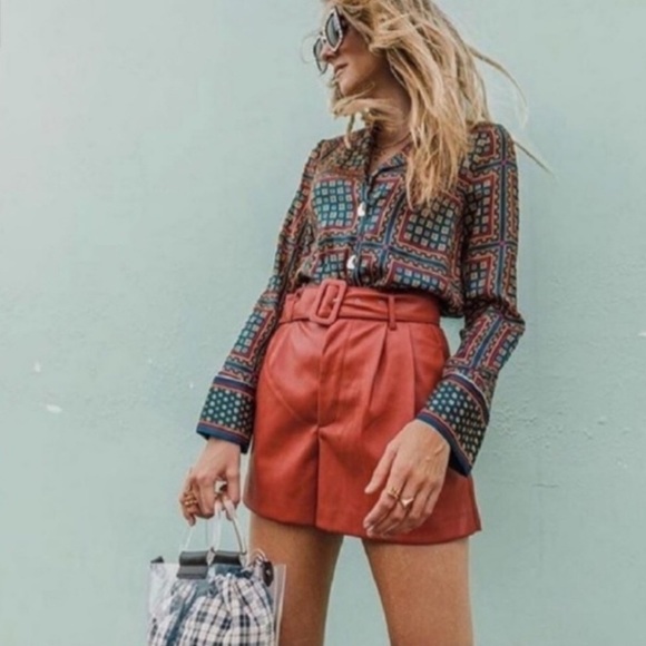 *Blogger Fav* New Zara Rust red faux leather belted shorts Size XS - Picture 2 of 10